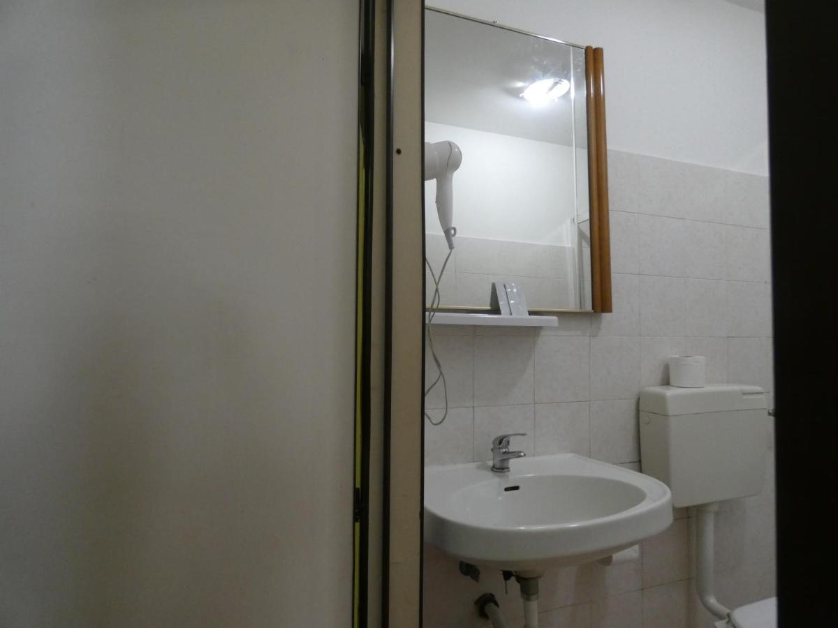 Rose Village Guest House Рим Экстерьер фото